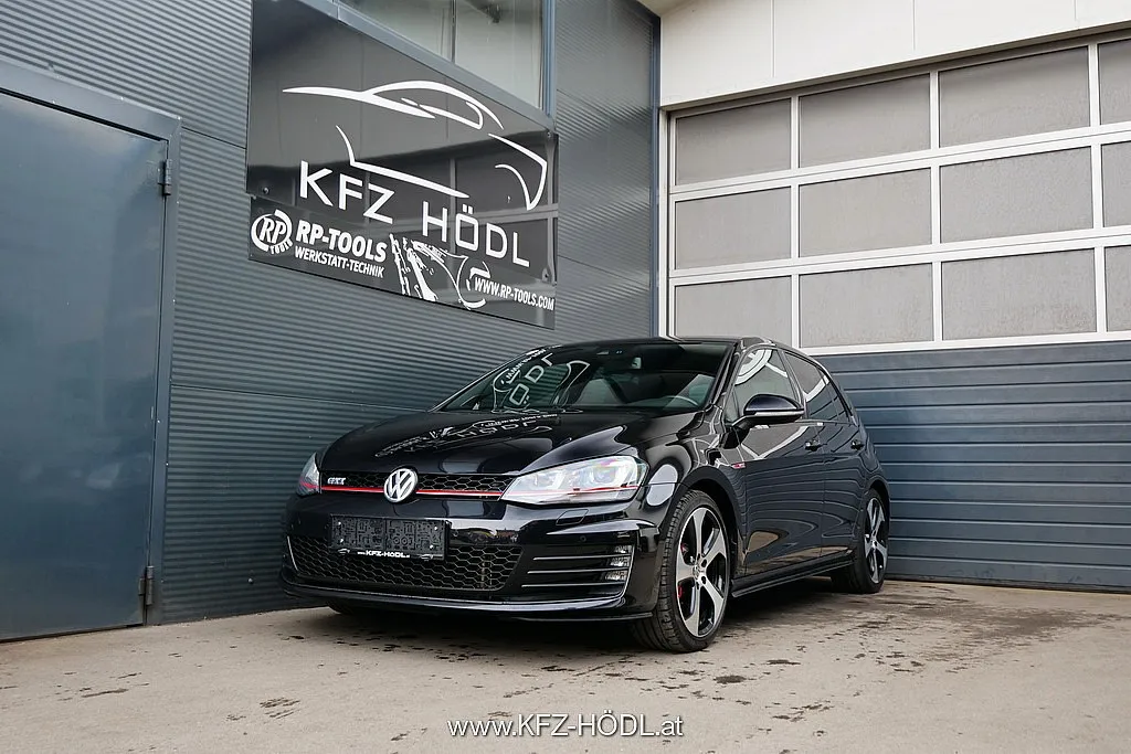 Volkswagen Golf GTI 2,0 TSI Performance Image 1