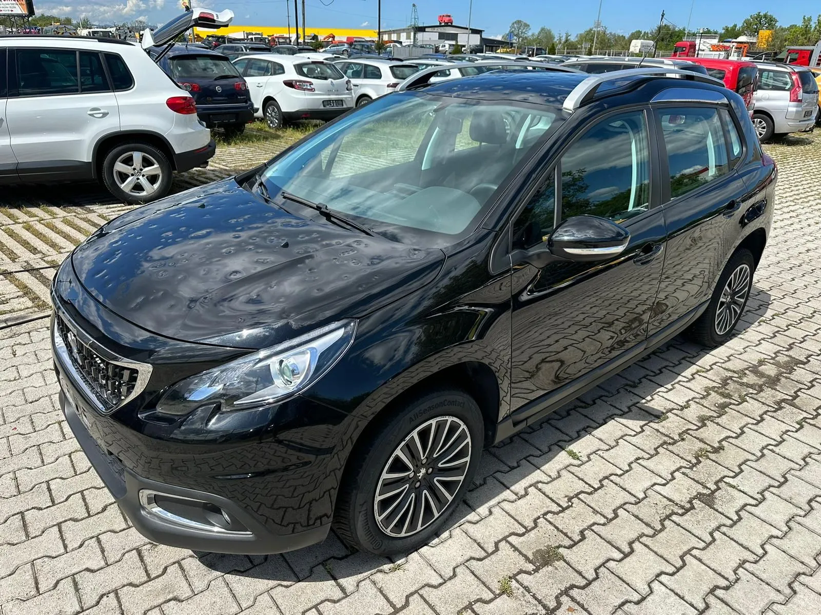 Peugeot 2008 Image 1